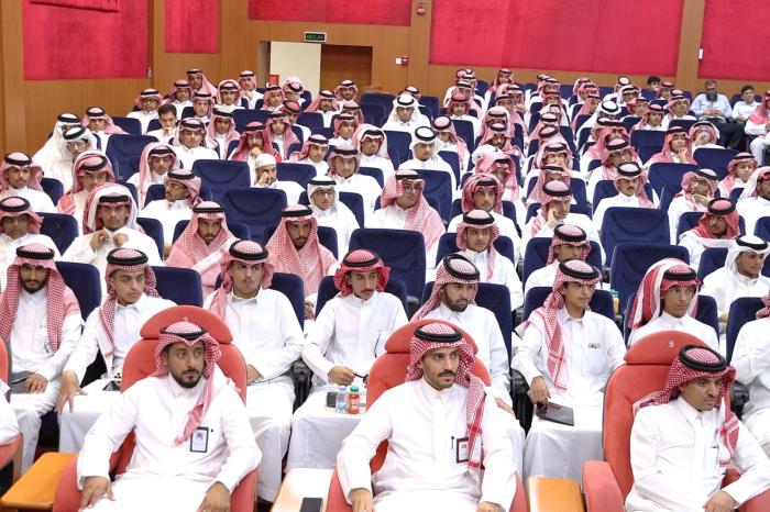 وكيل الجامعة للشؤون الأكاديمية يلتقي طلاب السنة الإعدادية المشتركة مع انطلاقة مسيرتهم الجامعية وكيل الجامعة للشؤون الأكاديمية يلتقي طلاب السنة الإعدادية المشتركة مع انطلاقة مسيرتهم الجامعية