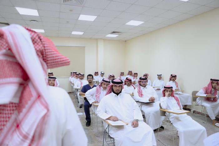 صورة لتفقد العملية التعلمية صورة لتفقد العملية التعلمية