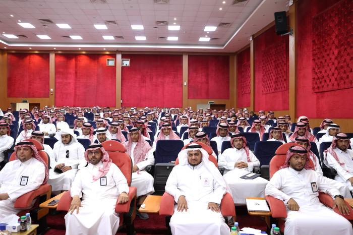 وكيل الجامعة للشؤون الأكاديمية يلتقي طلاب السنة الإعدادية المشتركة مع انطلاقة مسيرتهم الجامعية وكيل الجامعة للشؤون الأكاديمية يلتقي طلاب السنة الإعدادية المشتركة مع انطلاقة مسيرتهم الجامعية