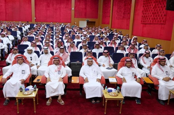 وكيل الجامعة للشؤون الأكاديمية يلتقي طلاب السنة الإعدادية المشتركة مع انطلاقة مسيرتهم الجامعية وكيل الجامعة للشؤون الأكاديمية يلتقي طلاب السنة الإعدادية المشتركة مع انطلاقة مسيرتهم الجامعية