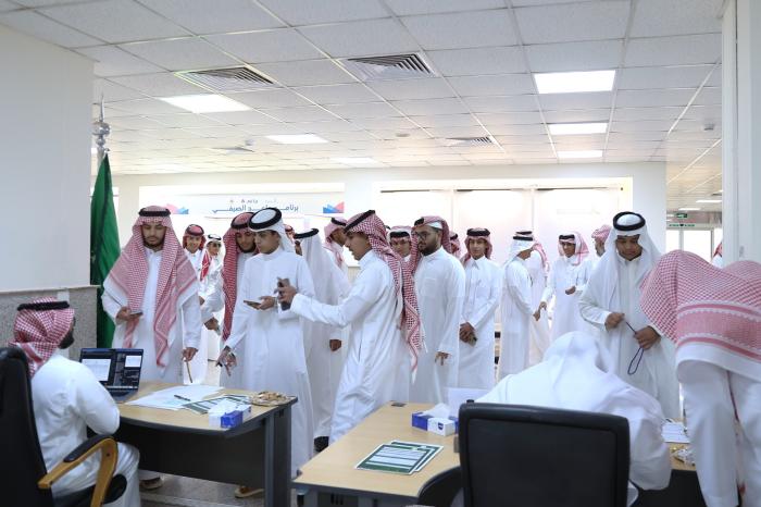 صورة لتفقد العملية التعلمية صورة لتفقد العملية التعلمية