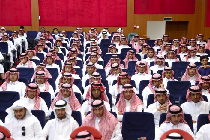 وكيل الجامعة للشؤون الأكاديمية يلتقي طلاب السنة الإعدادية المشتركة مع انطلاقة مسيرتهم الجامعية وكيل الجامعة للشؤون الأكاديمية يلتقي طلاب السنة الإعدادية المشتركة مع انطلاقة مسيرتهم الجامعية