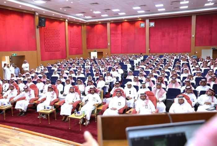 وكيل الجامعة للشؤون الأكاديمية يلتقي طلاب السنة الإعدادية المشتركة مع انطلاقة مسيرتهم الجامعية وكيل الجامعة للشؤون الأكاديمية يلتقي طلاب السنة الإعدادية المشتركة مع انطلاقة مسيرتهم الجامعية