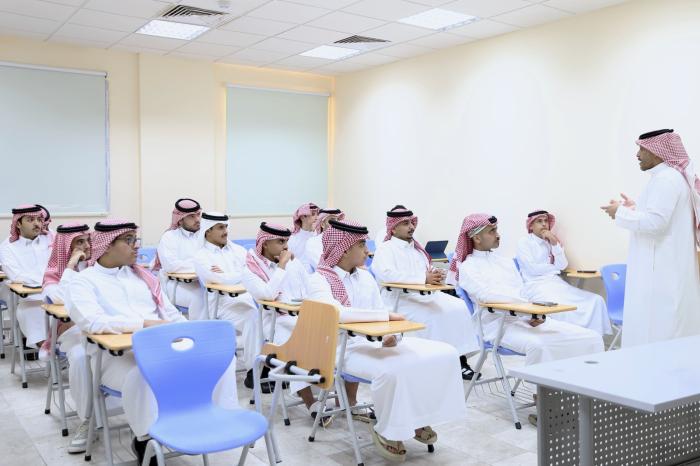 صورة لتفقد العملية التعلمية صورة لتفقد العملية التعلمية