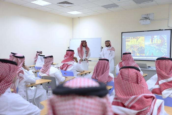 صورة لتفقد العملية التعلمية صورة لتفقد العملية التعلمية