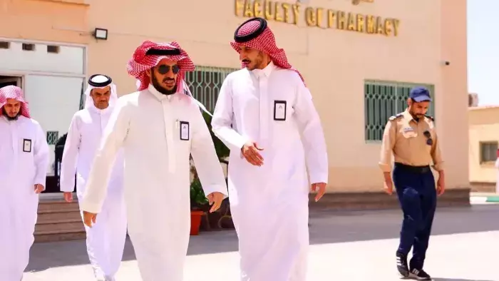 وكيل الجامعة للشؤون الأكاديمية يتفقد سير العملية التعليمية بفرع الجامعة في رفحاء وكيل الجامعة للشؤون الأكاديمية يتفقد سير العملية التعليمية بفرع الجامعة في رفحاء